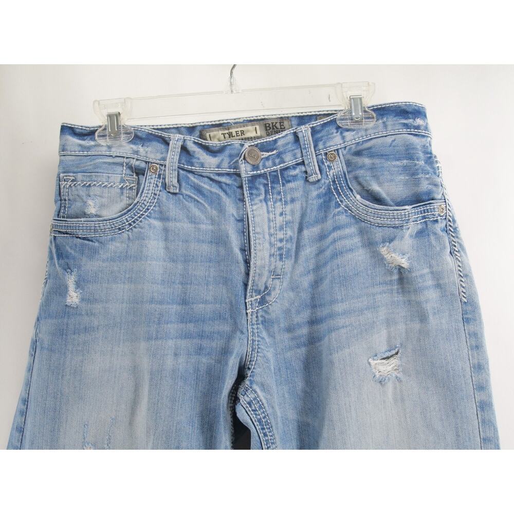 BKE Jeans Men 33Rx31 Light Blue Tyler Distressed Denim 100% Cotton - Picture 2 of 9